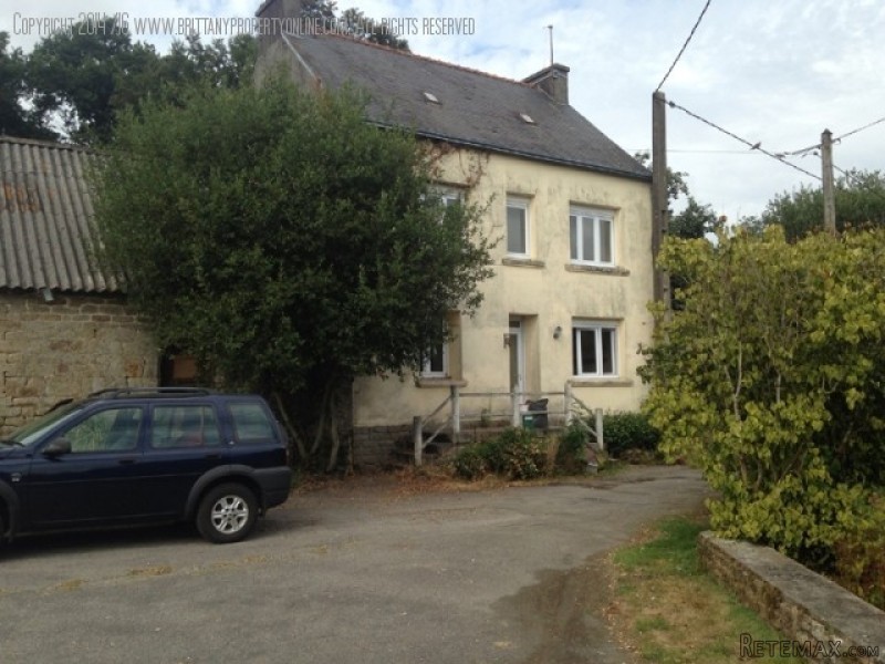 4 Bed with attached barn, garden..