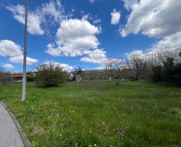 Lijepa parcela u okolici Buzeta