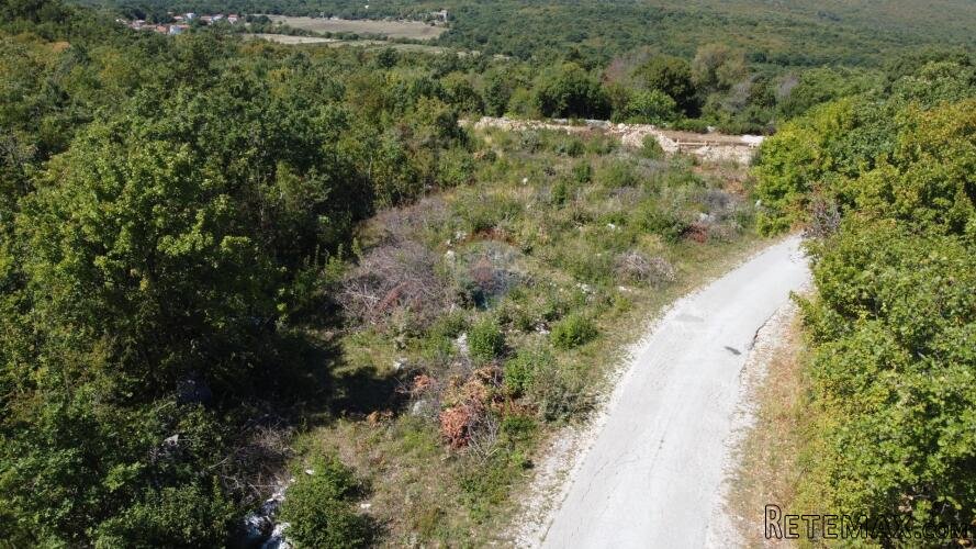 ISTRA, LABIN - Teren 56000 m2 u komadu, do asfalta - 2