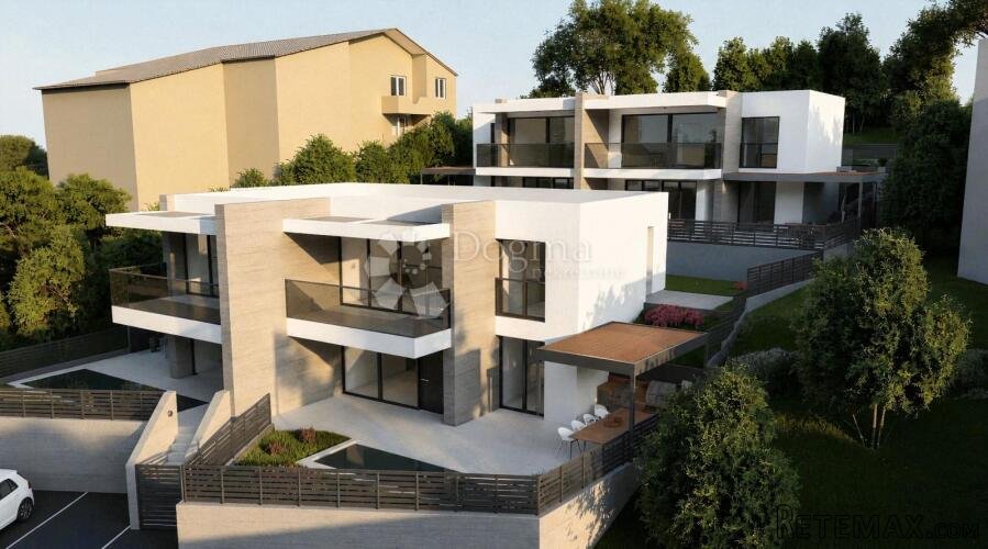 SELCE DVOJNA KUĆA SA BAZENOM 50M OD MORA - 2