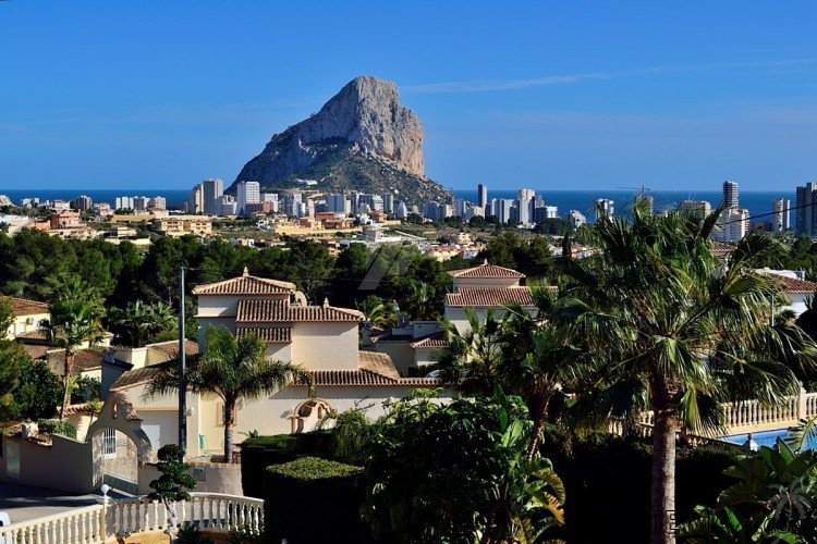This imposing sea view villa is built to the highest.. - 2