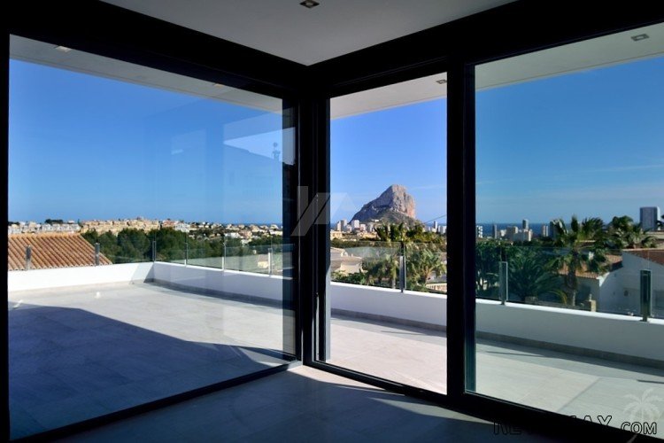 This imposing sea view villa is built to the highest.. - 3