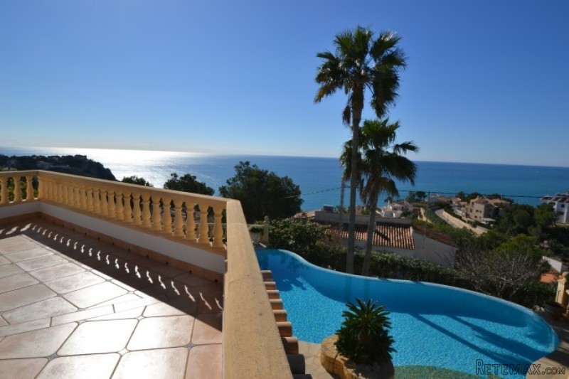 V1491 - A Spacious South Facing Villa..