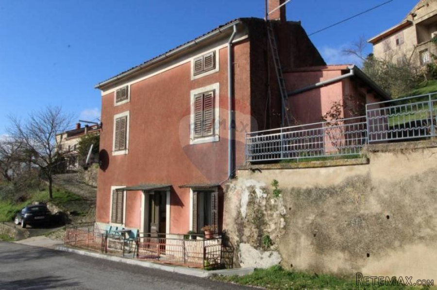 Istra, Motovun - Samostojeća kuća u Motovunu
