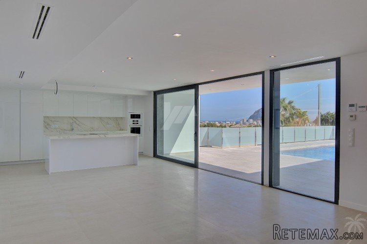 This imposing sea view villa is built to the highest.. - 4