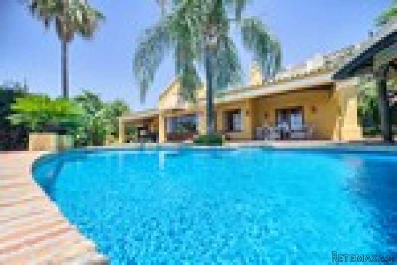 4 Bedrooms - Villa - Malaga - For Sale