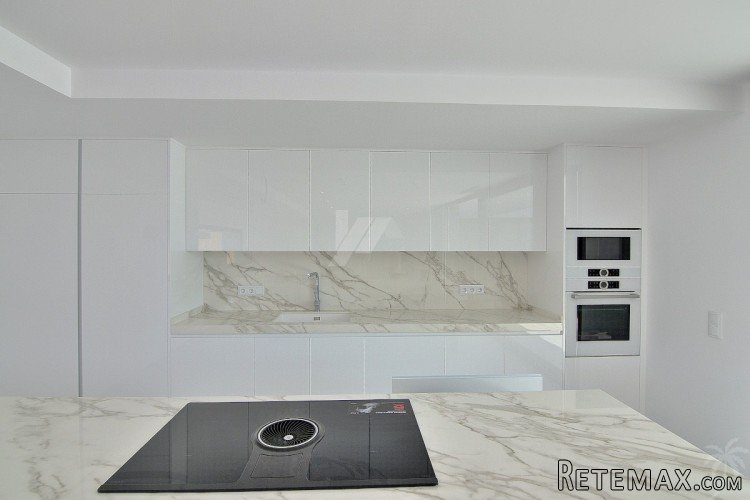 This imposing sea view villa is built to the highest.. - 5