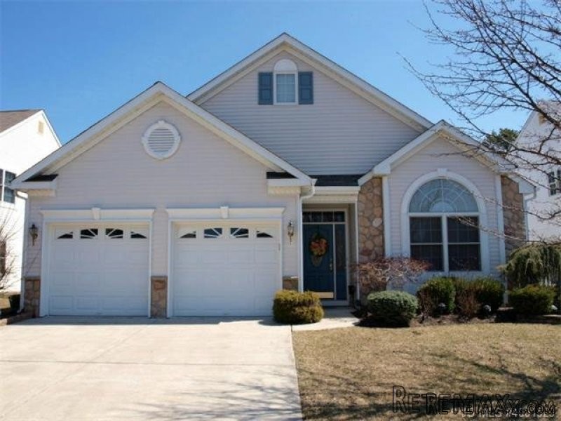 2 bedroom Flat For Sale: 8 Spring Lake..
