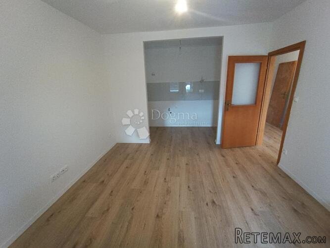 Hitno! Renoviran trosoban stan, Split, Visoka