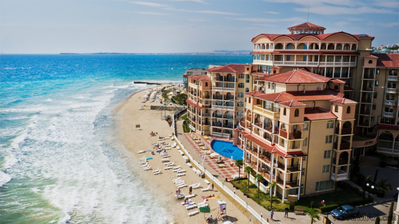 Beachfront 1-bedroom apartment in..