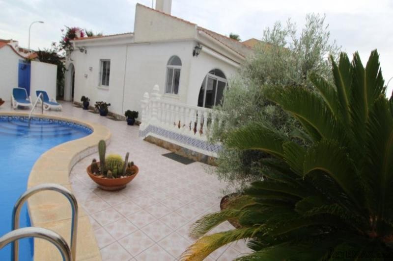Detached villa in San Luis, Torrevieja - 2