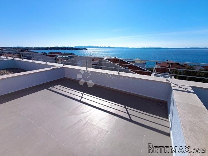 PETRČANE - ZGRADA U NOVOGRADNJI SA 4 STANA, 80M OD PLAŽE, PO - 2