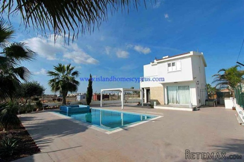 House Detached - For Sale - 3 Bedrooms - 2