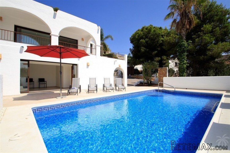 This beautifully refurbished villa has been finished to the.. - 3