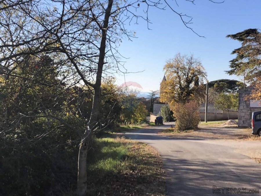 Istra, Labinci- Poljoprivredno zemljiste na granici za grade
