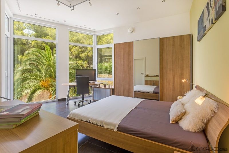 Luxury Sea-View Villa In A Quiet..
