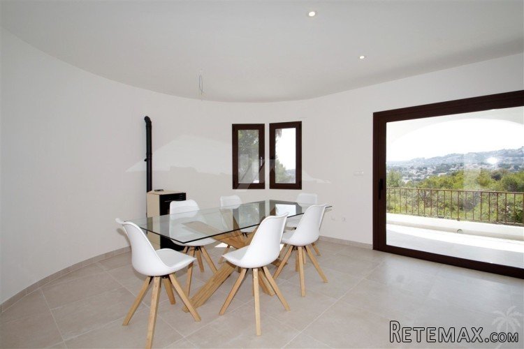 This beautifully refurbished villa has been finished to the.. - 7