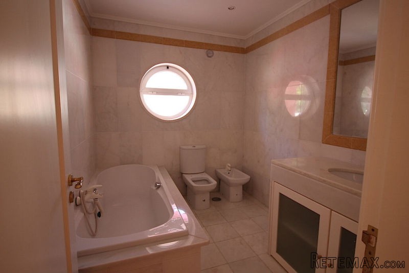 Detached house T6+1 - 2