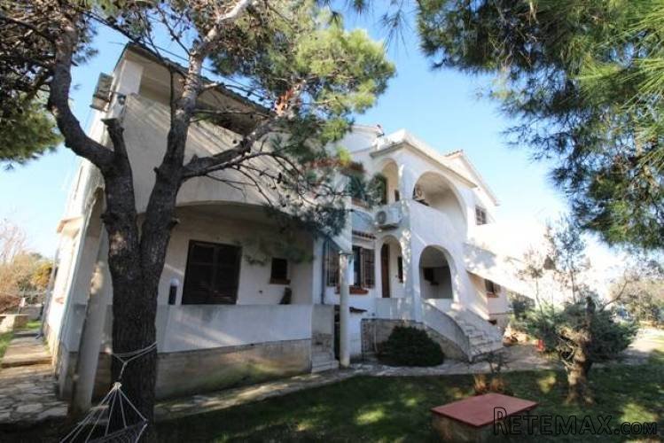 ISTRA, LIŽNJAN, apartmanska kuća na mirnoj lokaciji
