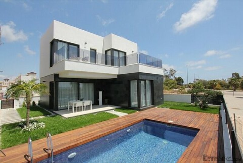 Large Luxury Detached Villas in..