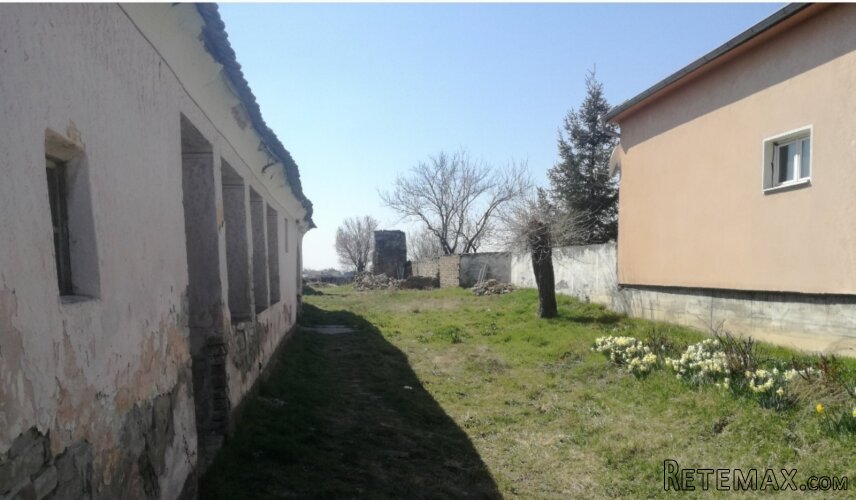 Prodajem kucu u centru Surduka - 3