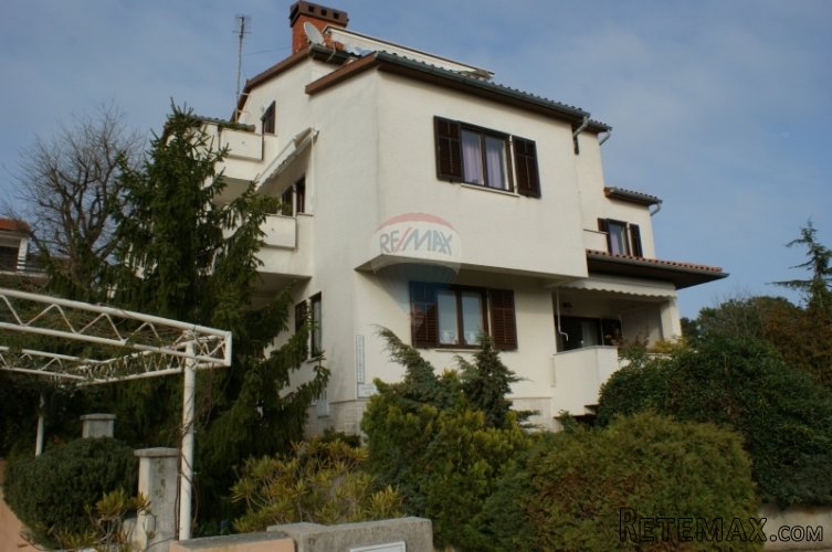 KUĆA S APARTMANIMA U PREMANTURI