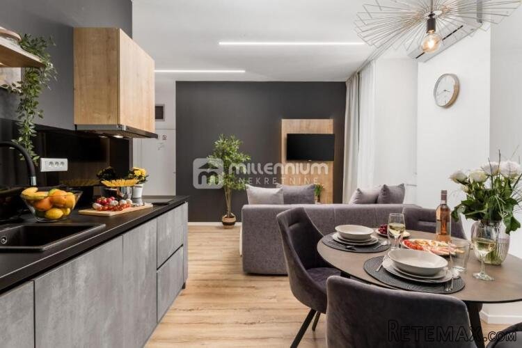 Rijeka, Centar, 136m2, 3 stambene jedinice s balkonima