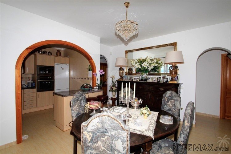 This stunning contemporary style property is distributed.. - 6