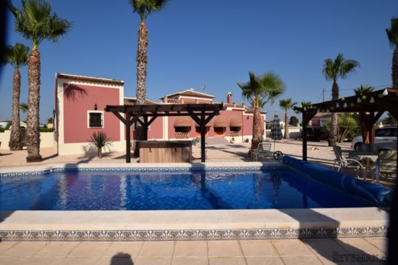 4 Bedrooms - Villa - Alicante - For Sale