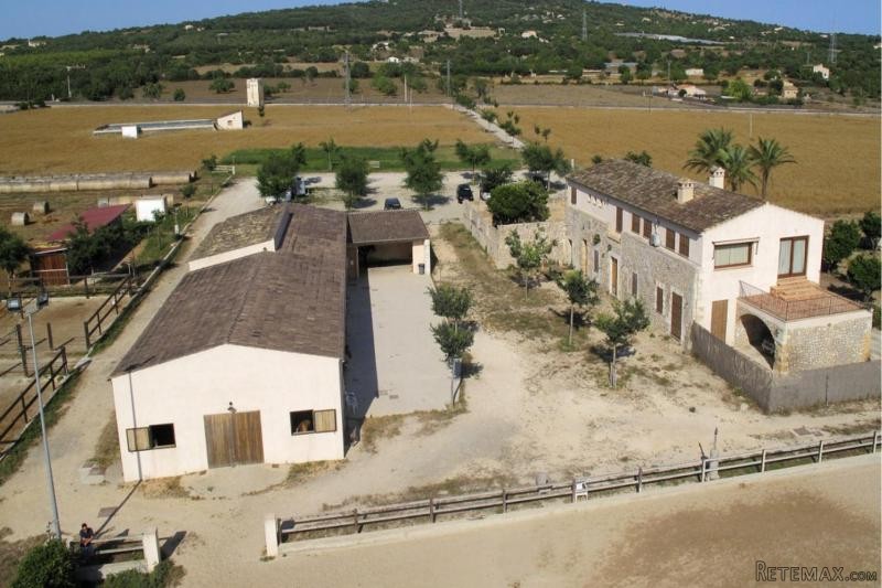 Country house qualified for horses..