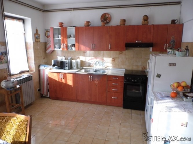 Etaža kuće sa garažom i vrtom, Dolinka - 2