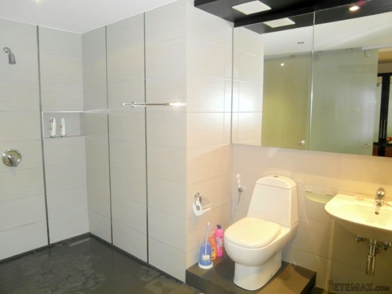 Garden Cliff 2 Condominium right on the..