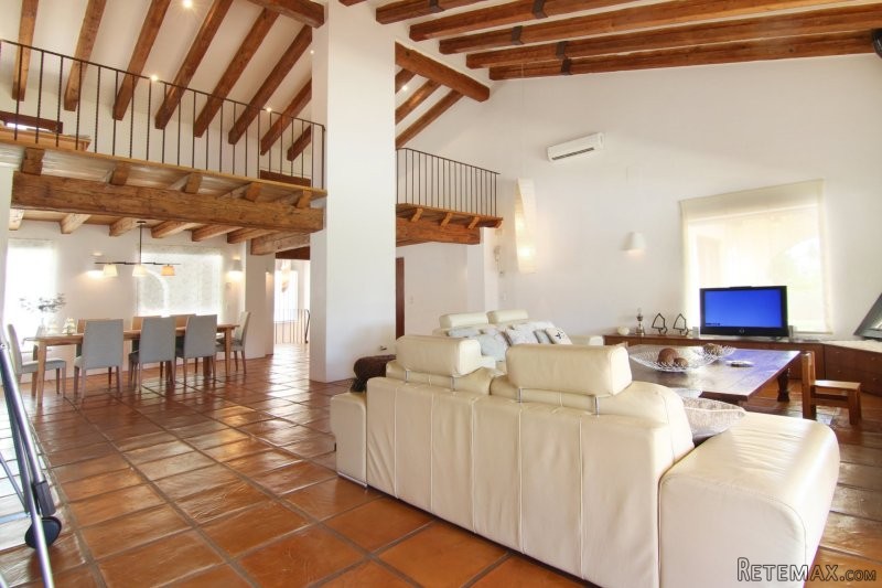 Stunning detached traditional style.. - 2