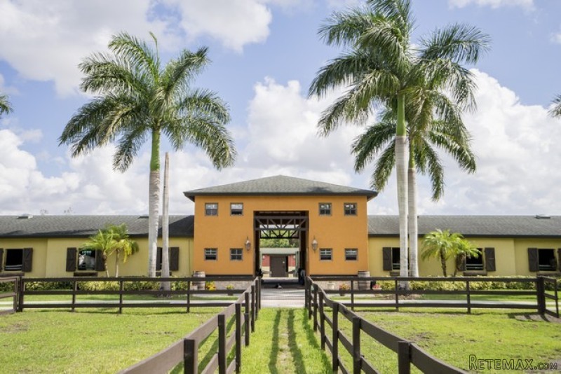 3 bedroom House For Sale: 17450 SW 51st..