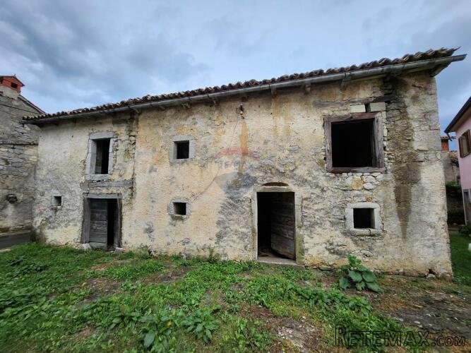 Istra, Buzet, Ročko polje - dvije samostojeće kamene kuće - 2