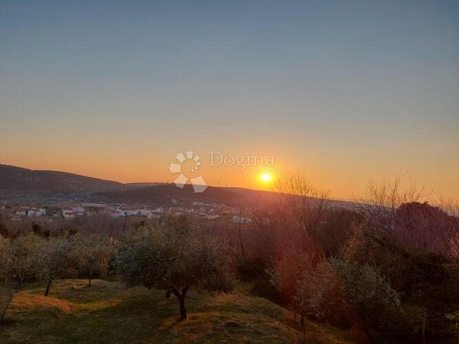 Građevinski teren površine 596m2. Lopar - 3