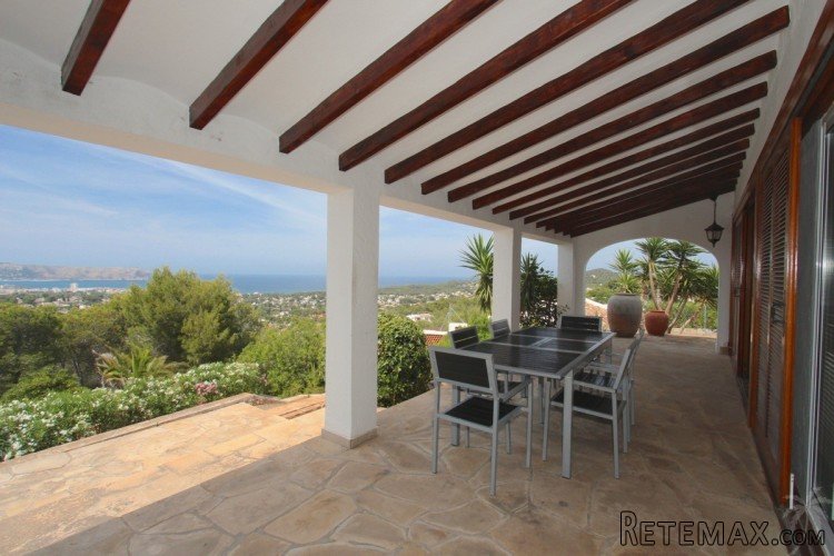 Ibizan style villa with 5 bedrooms on a large plot of 2,359.. - 4