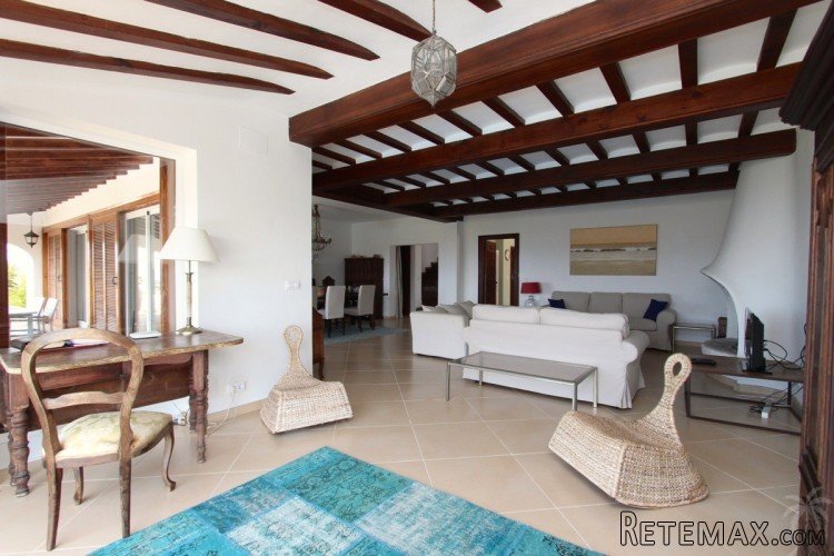 Ibizan style villa with 5 bedrooms on a large plot of 2,359.. - 5