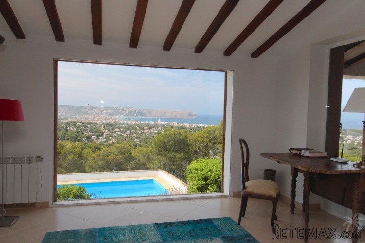 Ibizan style villa with 5 bedrooms on a large plot of 2,359.. - 7