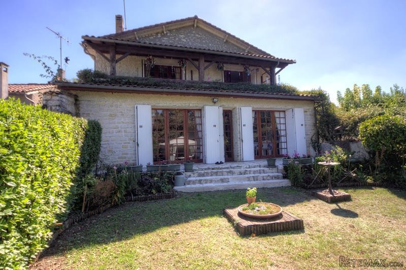 Spacious Property 3km From Cognac In A..