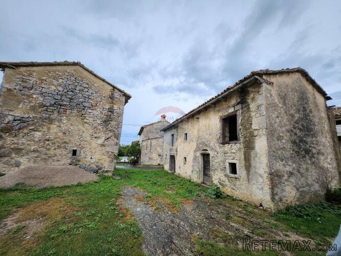 Istra, Buzet, Ročko polje - dvije samostojeće kamene kuće - 10