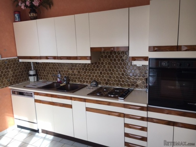 Nice Quality Detached House - 2