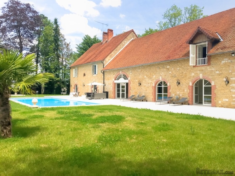 Superb House with Swimming Pool