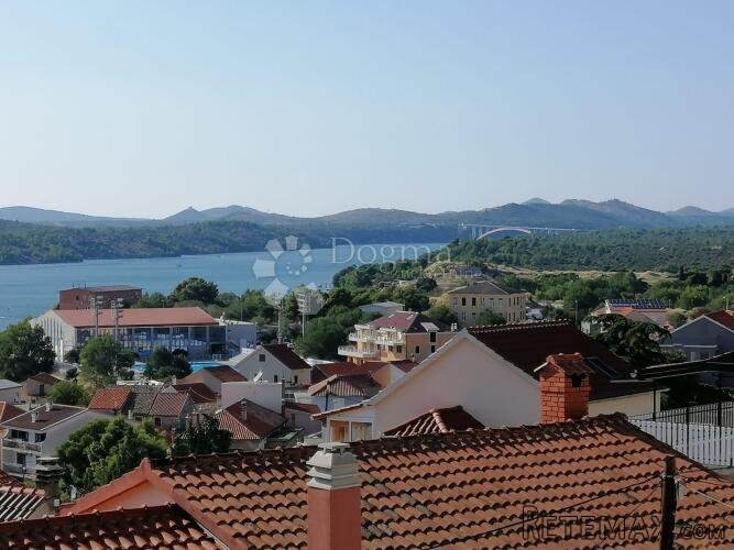 ŠIBENIK, stan u centru sa pogledom na more