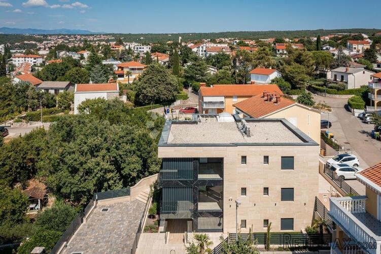 MALINSKA APARTMAN SA BAZENOM 80M OD MORA!