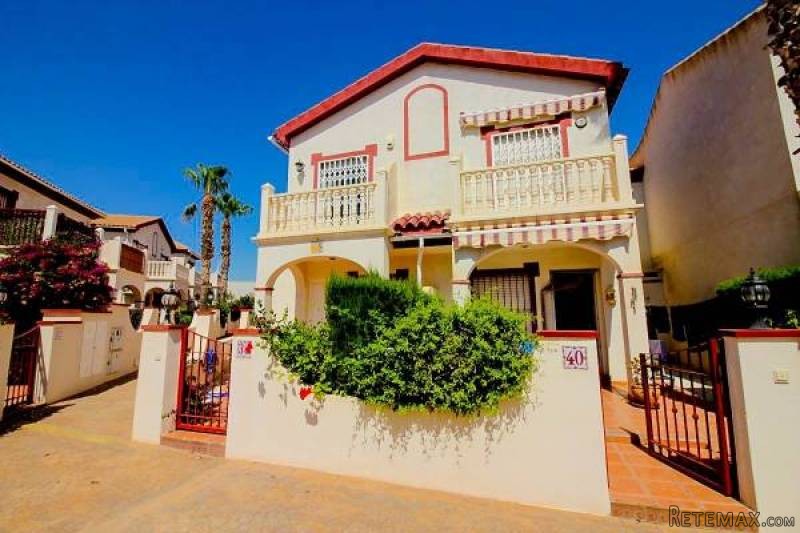 3 Bedroom 2 Bathroom Townhouse In La..