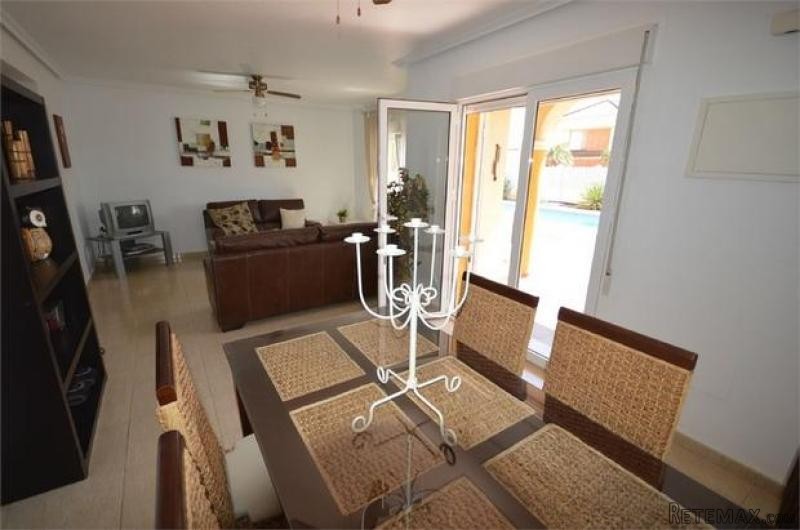 3 bedroom detached house for sale - 2