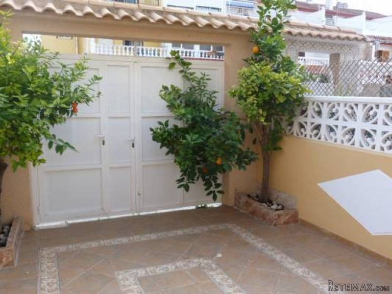 4 Bedroom 2 Bathroom Townhouse In.. - 2