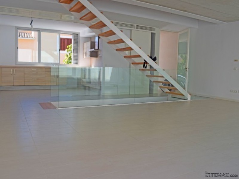 Modern Town House With Beautiful Views..