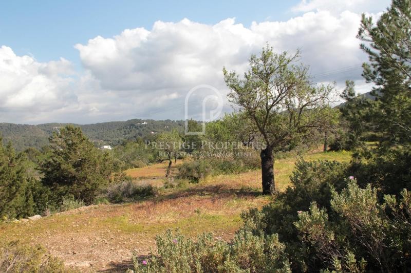 Rustical land with countryside views on.. - 2
